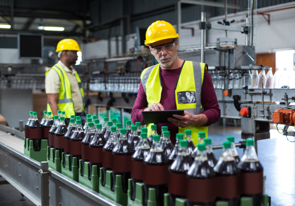 factory-worker-with-digital-tablet-monitoring-drinks-production-line-xxl